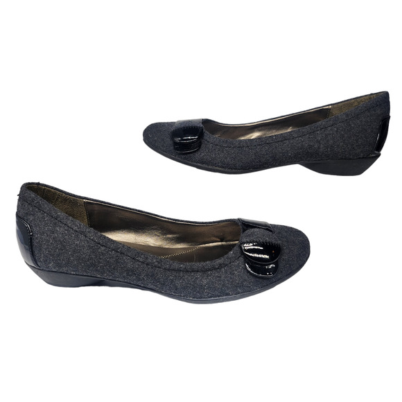 Naturalizer Shoes Womens 9.5 Gray Black Colorblock Low Heel Button Faux Leather - Picture 2 of 12